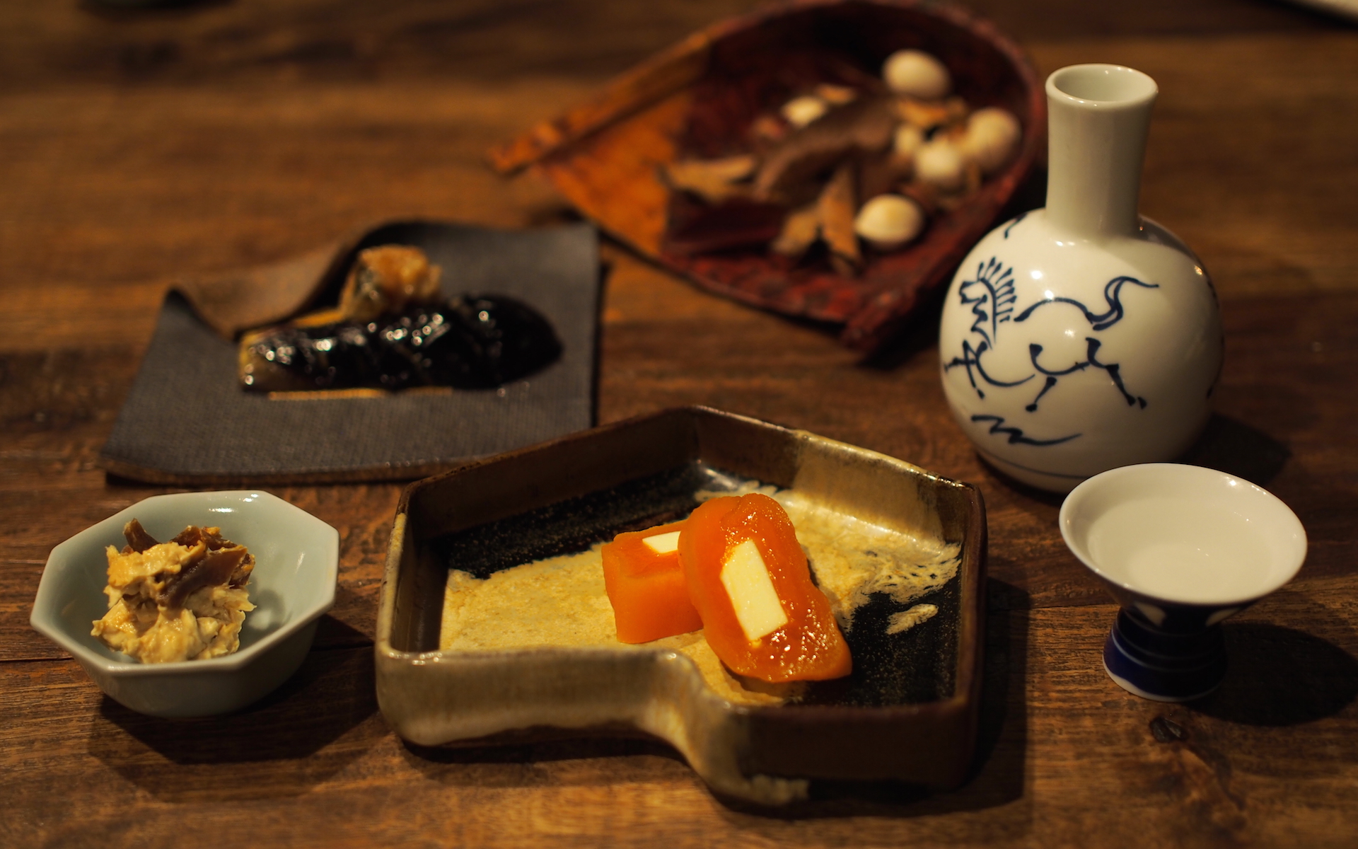 奈良吉野のとろけるあんぽ柿に濃厚バター、一期一会の小皿料理