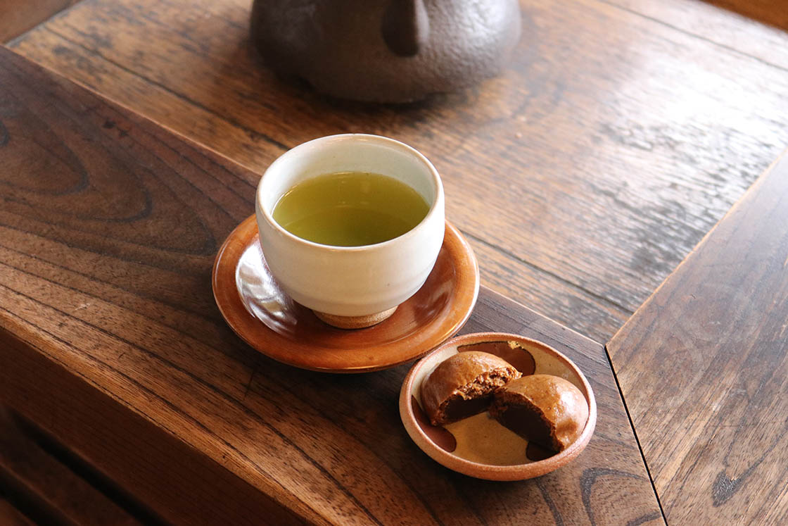 赤羽まんぢう本舗の茶まんぢう