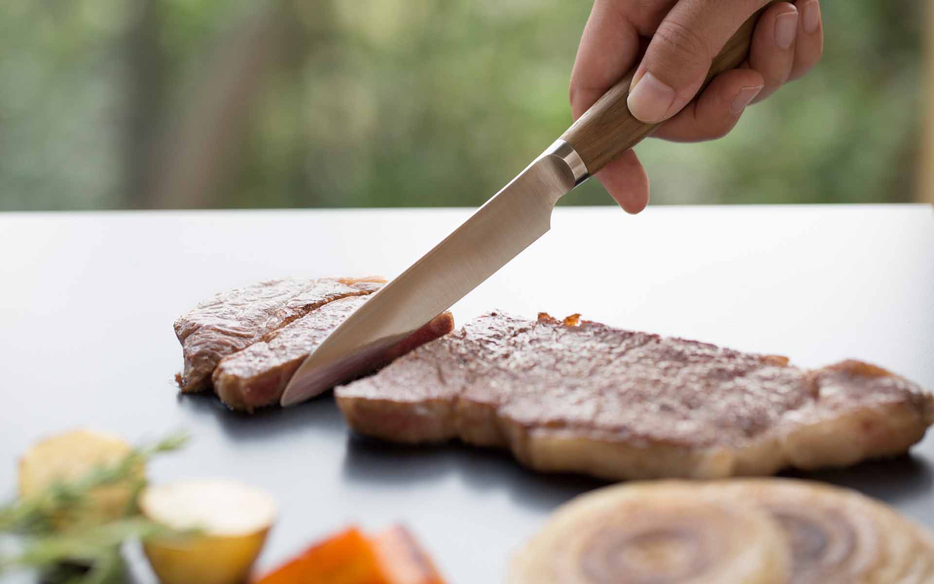 11月8日「いい刃の日」。庖丁工房タダフサのお肉が“美味しくなる”ステーキナイフ