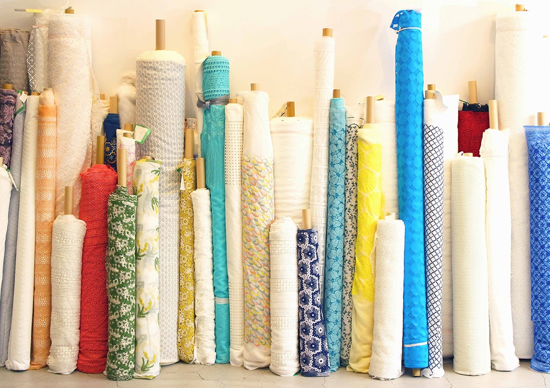 PASS THE BATON GALLERYで『福井発 デッドストック ファブリックマーケット ~刺繍生地、レース生地、リボン編~』