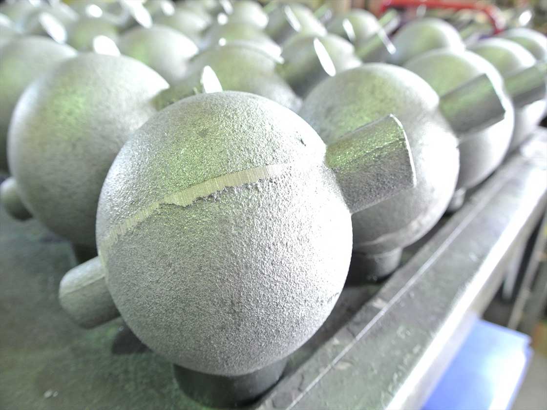 球状のダクタイル鋳鉄がハンマーヘッドの原型