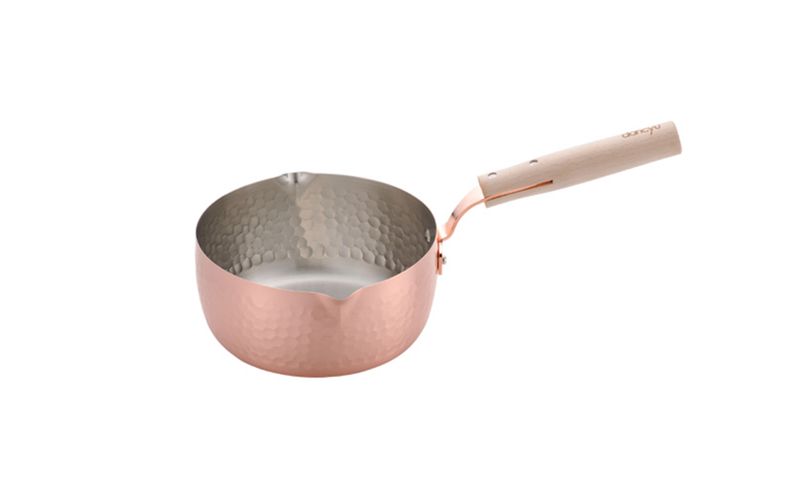 素材の旨味を引き出す銅製の鍋