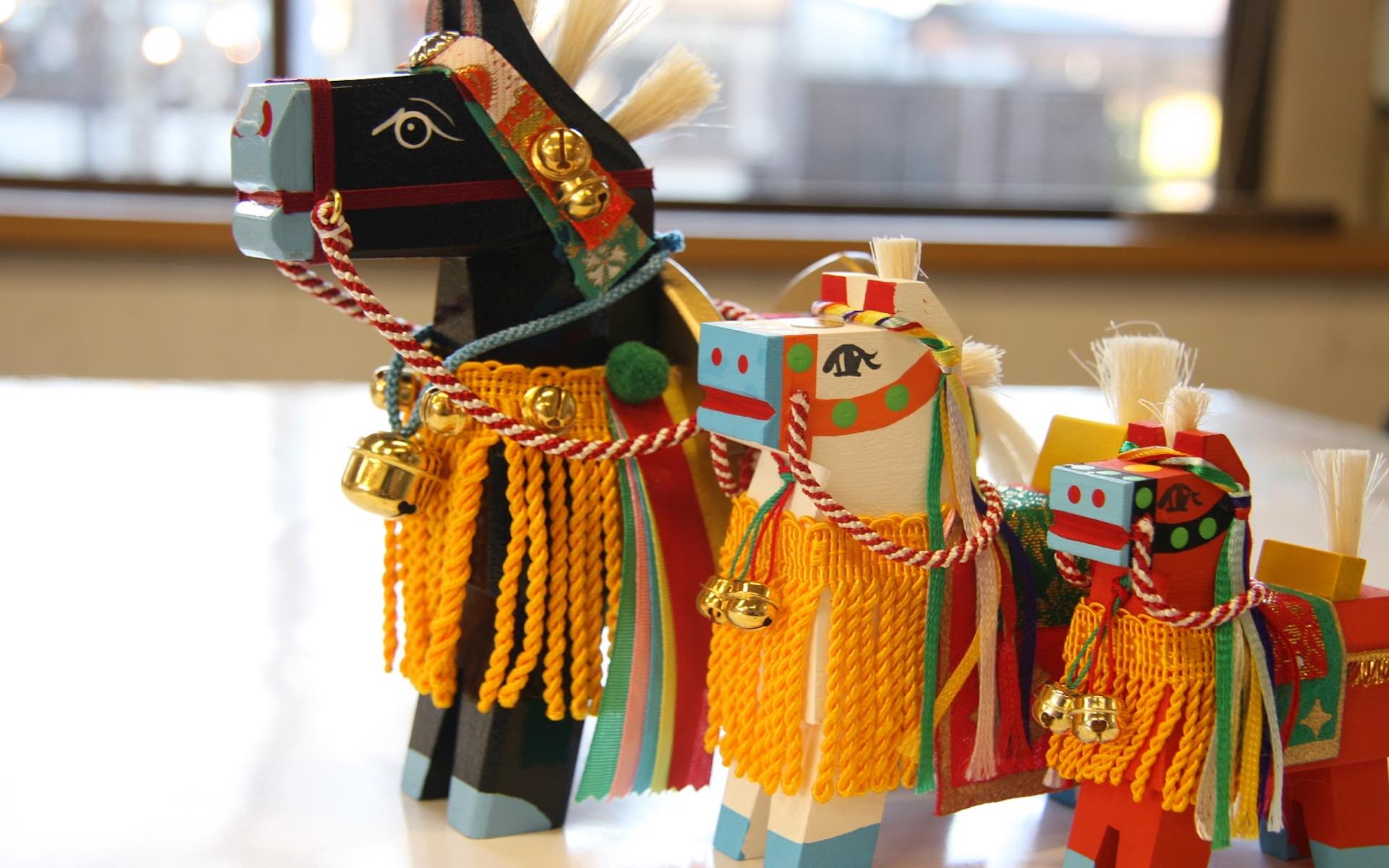 チャグチャグ馬コとは。馬を愛する岩手のお祭りから生まれた郷土玩具 ...