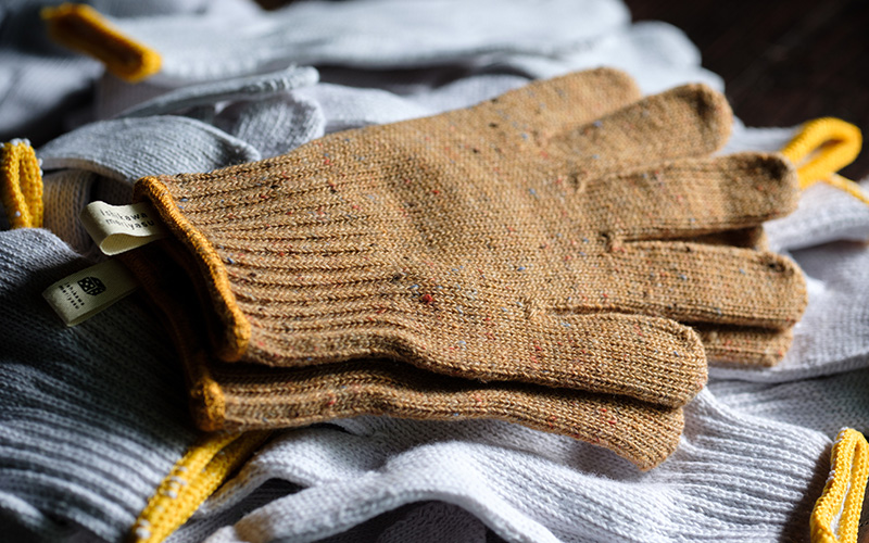 “眠っていた糸や生地に息吹を与えて、紡いで。使い続けたくなる、カラフルな「三河軍手」